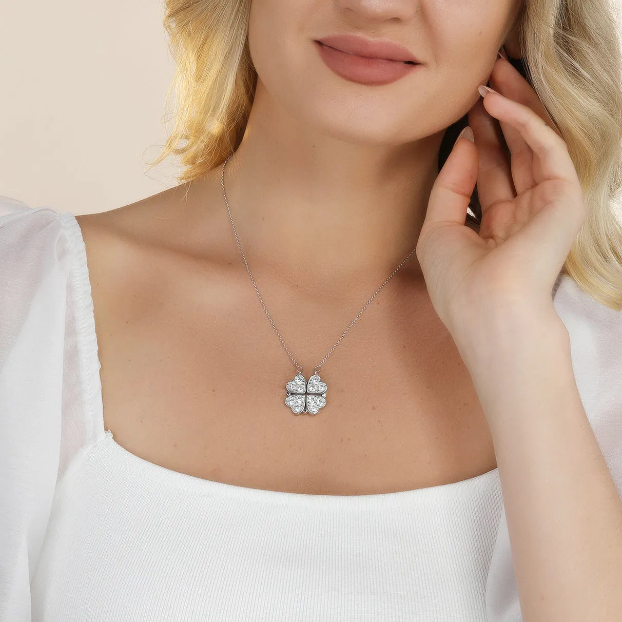 Vv- Founding Fathers Collection: Liberty's Heartbeat - Clover Charm Necklace Echoing Revolutionary Spirit - vannveld