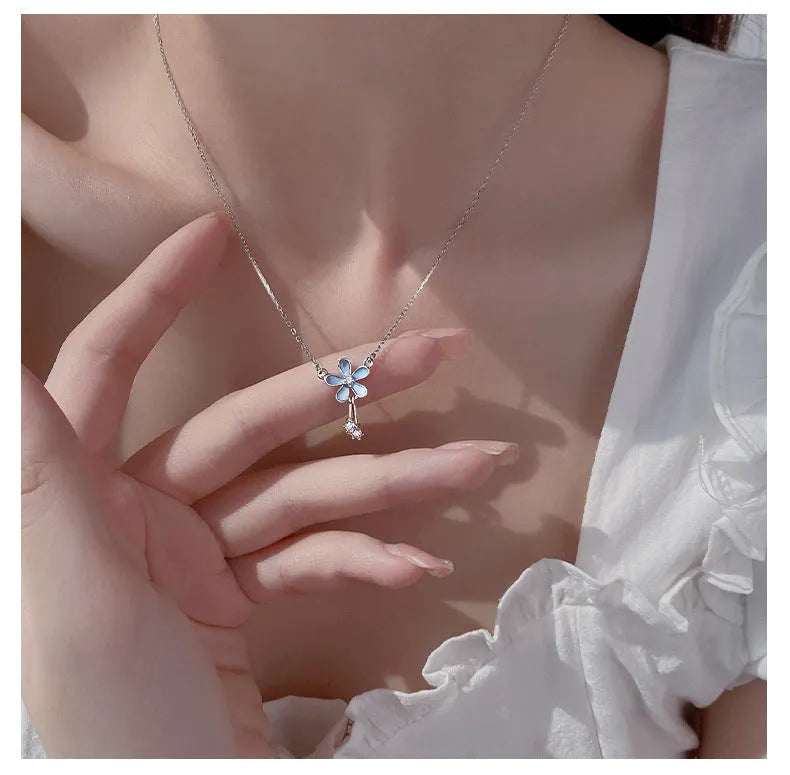 Vv- World War I and II - The Yanks Are Coming - Tribute Collection: Sterling Silver Victory Garden Flower Pendant, Honoring Women's Wartime Spirit - vannveld