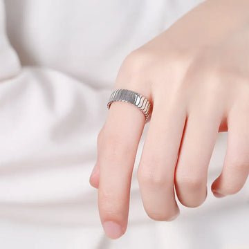 Vv- American Frontier and Old West Collection: Victorian Era Sterling Silver Marcasite Wave Ring - vannveld