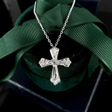 Vv- The American Diamond Collection - Space Age Innovation Meets Sterling Silver Floral Diamond Necklace - vannveld