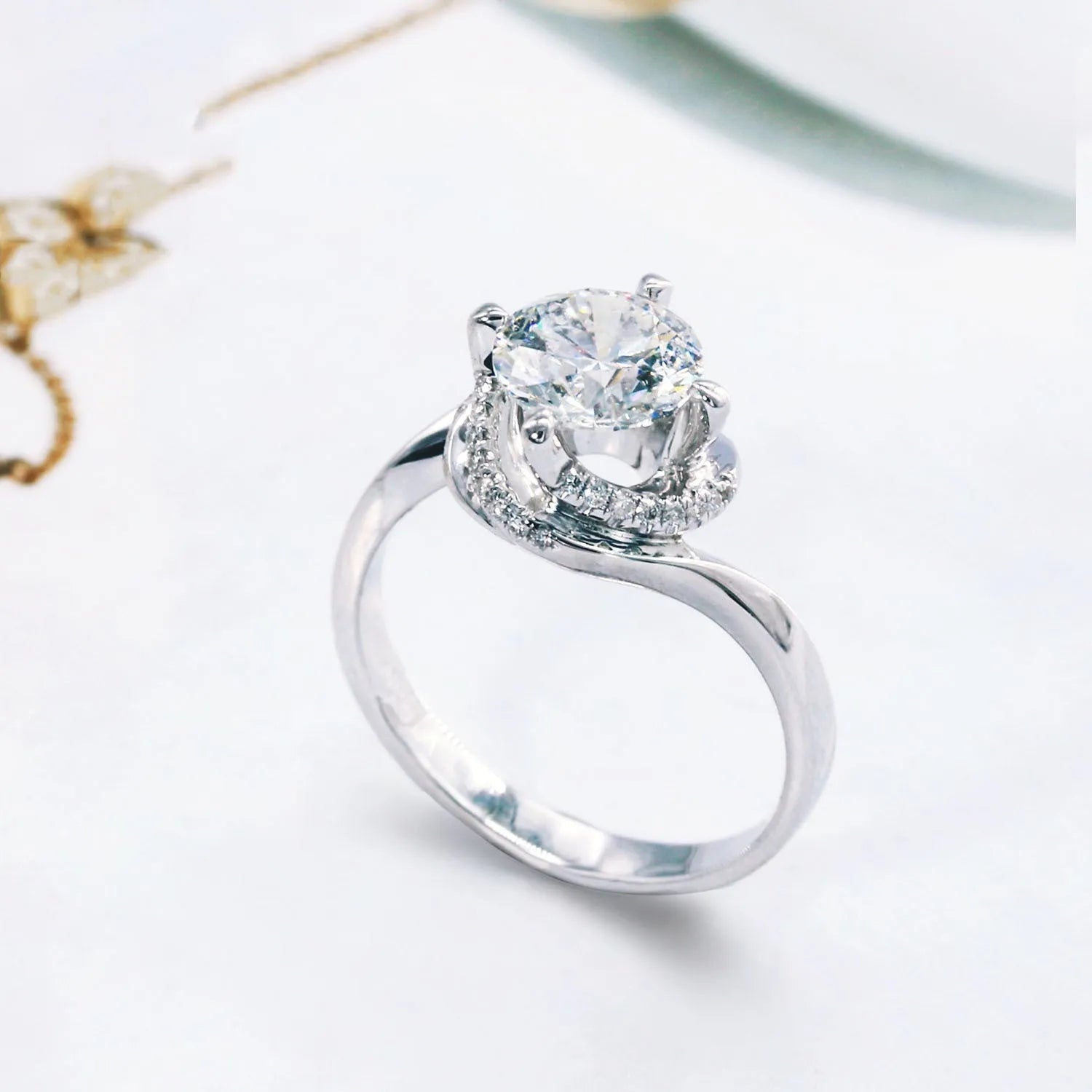 Vv- The Stellar Legacy Collection - Moissanite: From 1893 Arizona Meteorite to Space-Age Brilliance Ring - vannveld