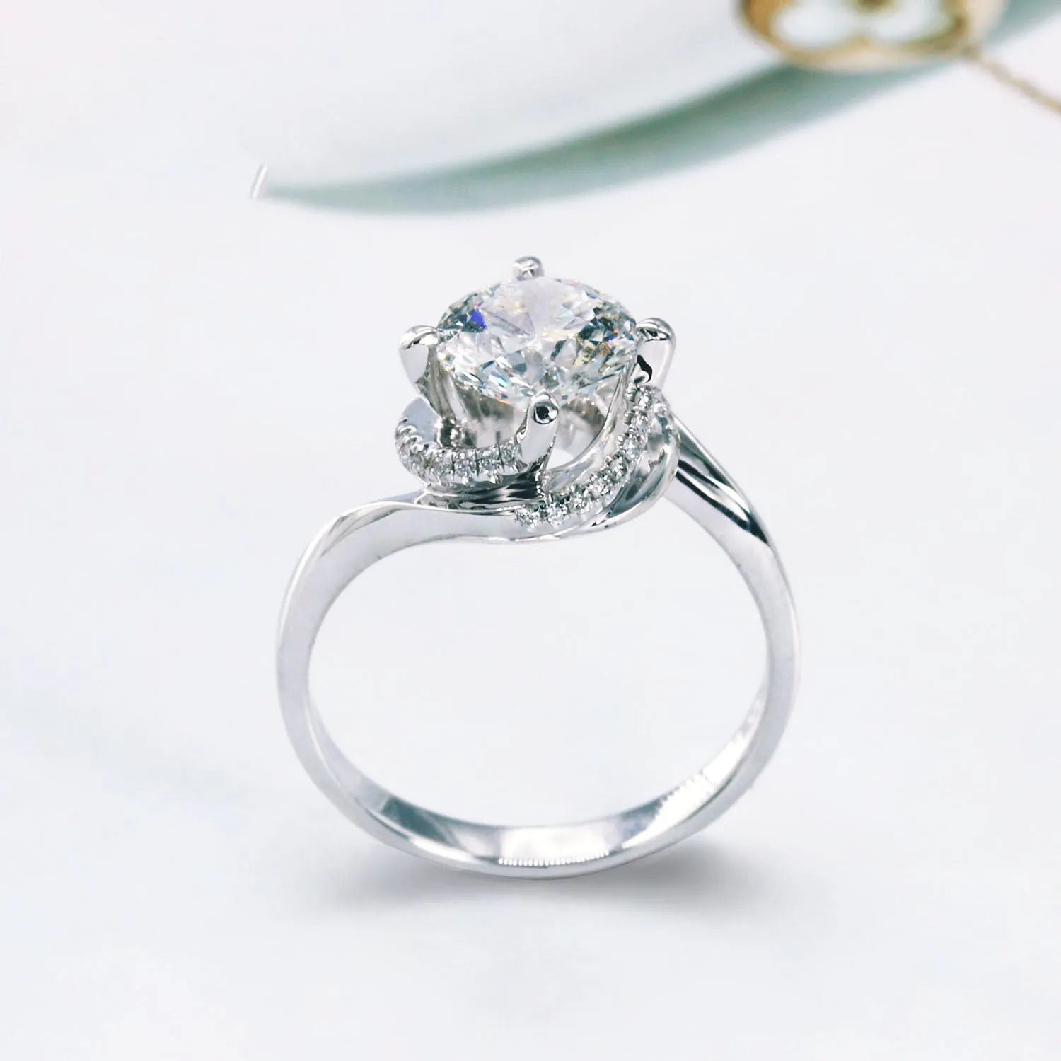 Vv- The Stellar Legacy Collection - Moissanite: From 1893 Arizona Meteorite to Space-Age Brilliance Ring - vannveld