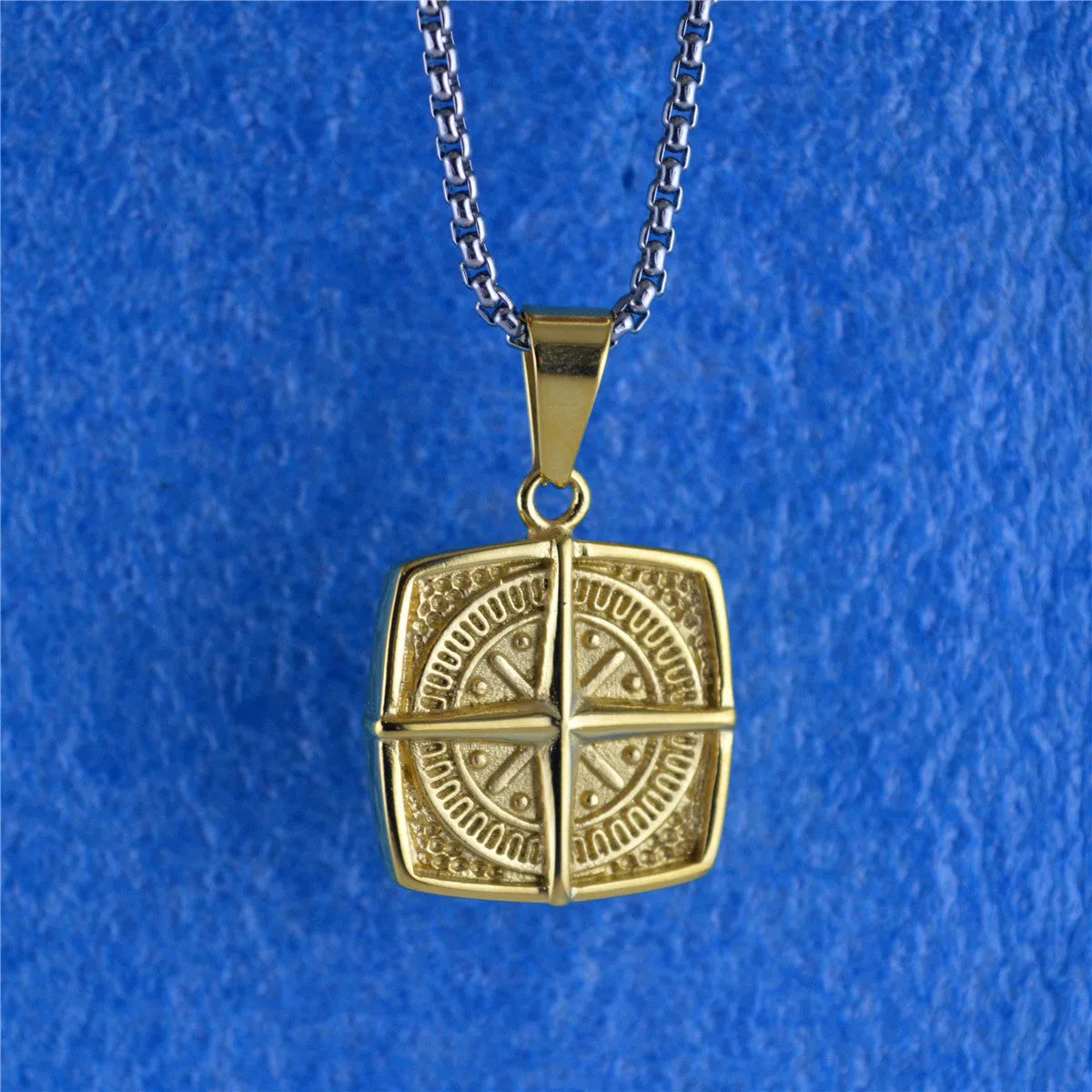 Vv- World War I and II - The Yanks Are Coming - Tribute Collection: Electroplated Military-Grade Titanium Navigator - Pendant (no Chain) - vannveld