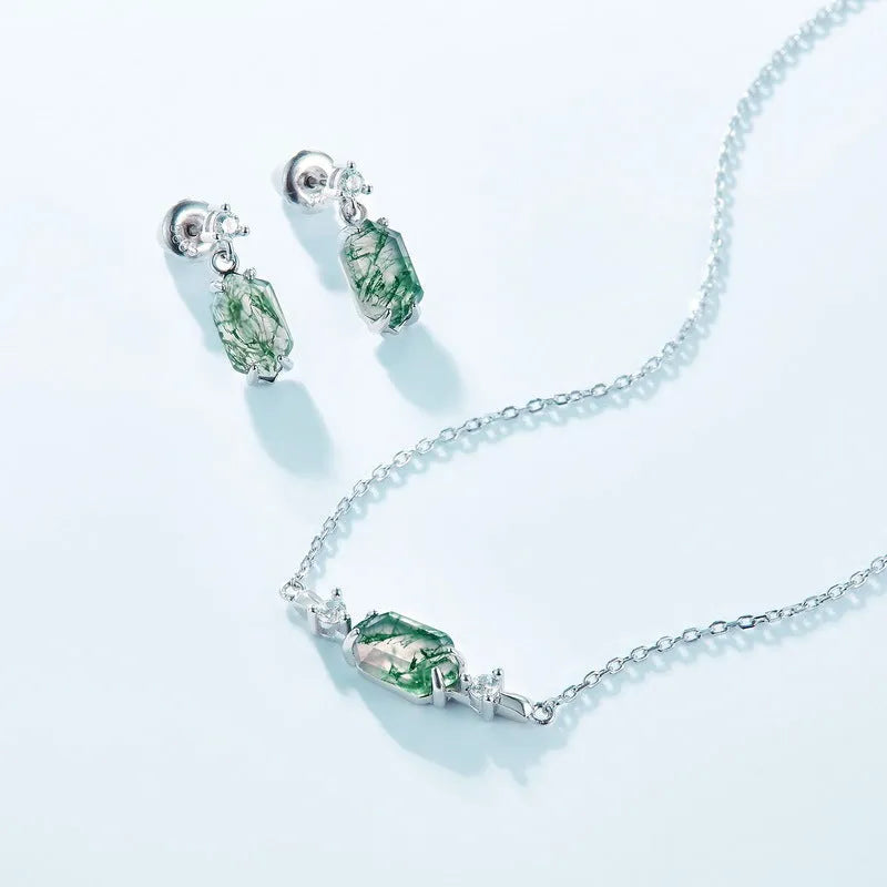 Vv- World War I and II - The Yanks Are Coming - Tribute Collection: Home Front Elegance Natural Agate Moss-Inlaid Victory Garden Earrings - vannveld