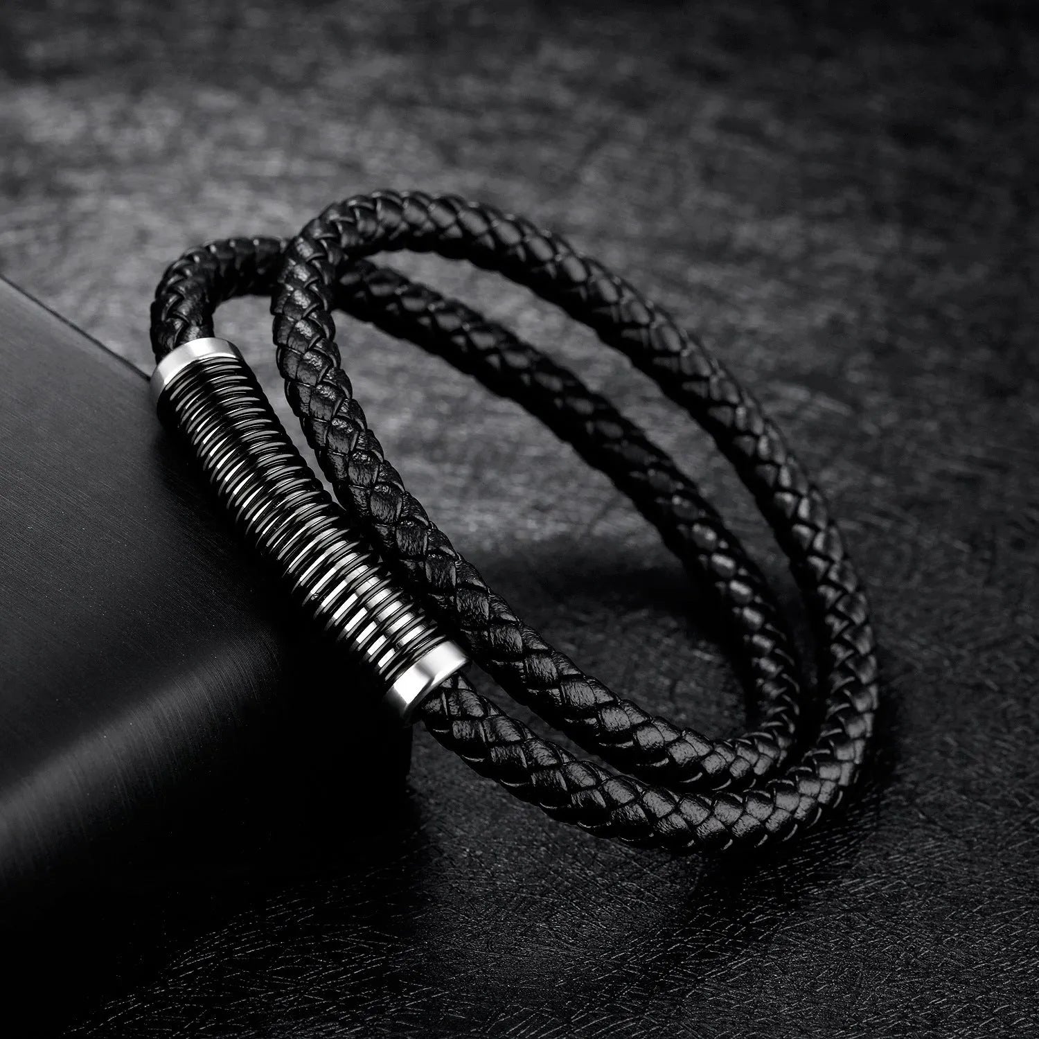 Vv- World War I and II - The Yanks Are Coming - Tribute Collection: Military-Grade Cowhide Double Bracelet Honoring Wartime Soldiers' Gear - vannveld