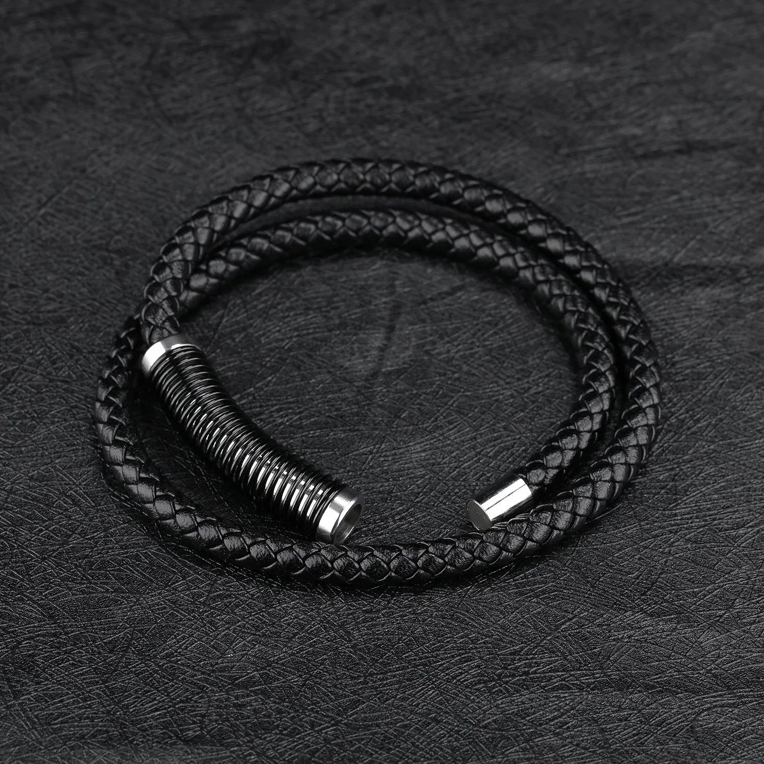 Vv- World War I and II - The Yanks Are Coming - Tribute Collection: Military-Grade Cowhide Double Bracelet Honoring Wartime Soldiers' Gear - vannveld