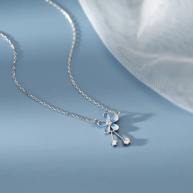 Vv- World War I and II - The Yanks Are Coming - Tribute Collection: Sterling Silver Victory Garden Flower Pendant, Honoring Women's Wartime Spirit - vannveld