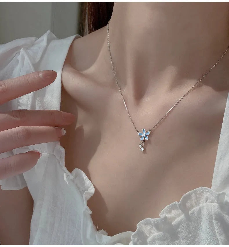 Vv- World War I and II - The Yanks Are Coming - Tribute Collection: Sterling Silver Victory Garden Flower Pendant, Honoring Women's Wartime Spirit - vannveld